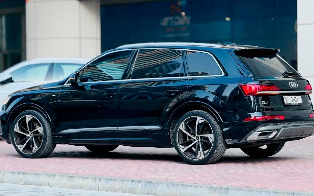 Audi Q7 - image 3