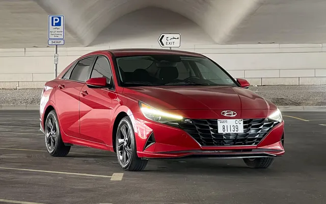 Hyundai Elantra - image 4