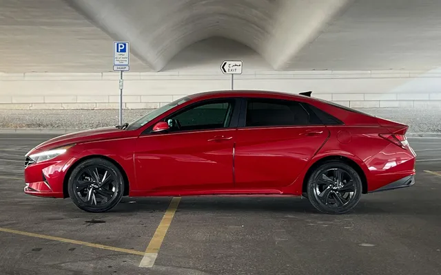 Hyundai Elantra - image 2