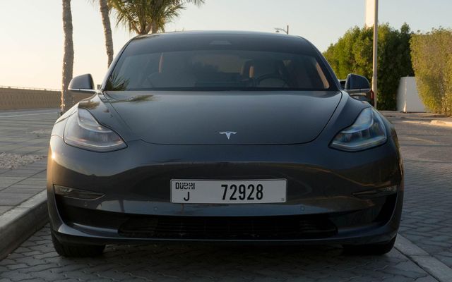 Tesla Model 3 - image 2