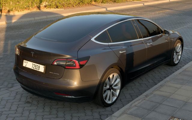Tesla Model 3 - image 4