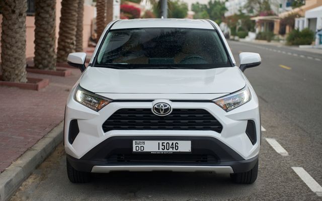 TOYOTA RAV4 - image 2