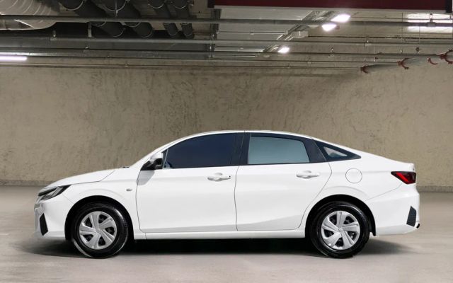 Toyota Yaris 1.5L - image 2