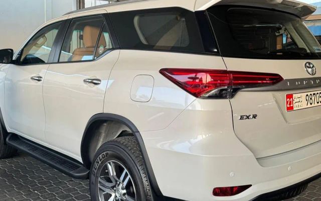 Toyota Fortuner - image 3