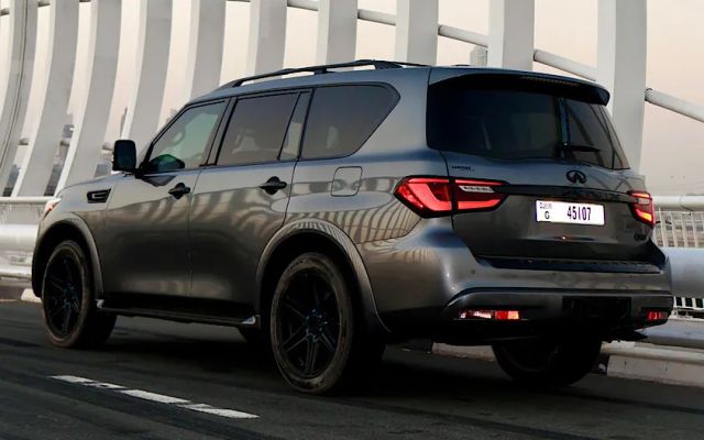 Infiniti QX80 - image 4