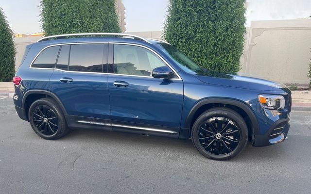 Mercedes GLB250 - image 2