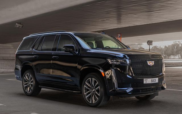 Cadillac Escalade Sport Black - image 3