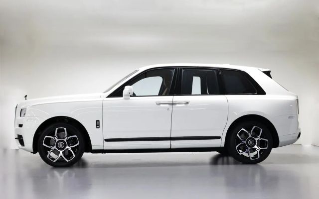 Rolls Royce  BB Cullinan - image 2