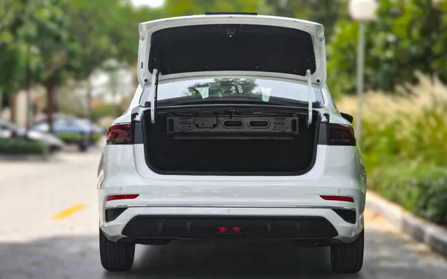 Geely Emgrand 2025 - image 4