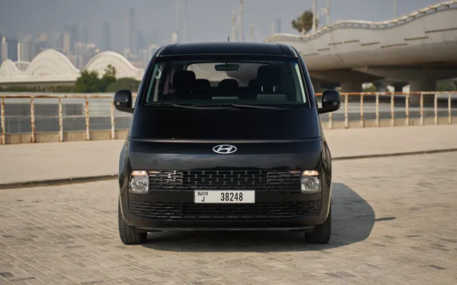 Hyundai Staria - image 2