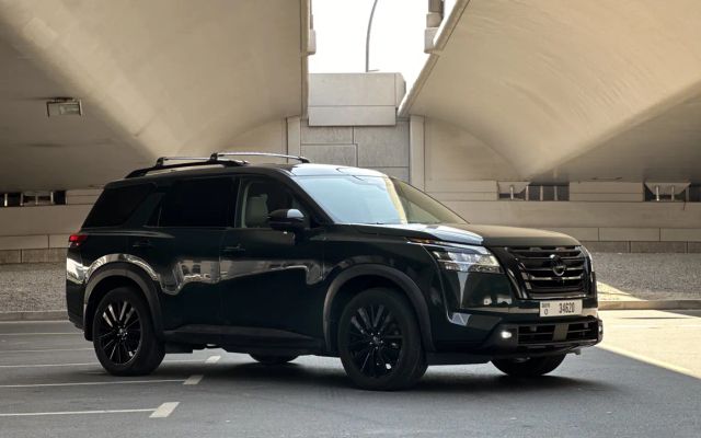 Nissan Pathfinder SL - image 1
