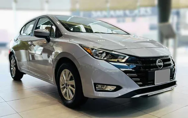 Nissan Sunny - image 1
