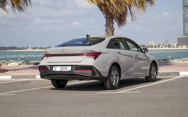 HYUNDAI ELANTRA - image 2