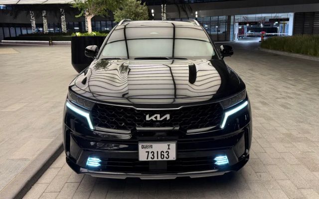 Kia Sorento White Interior - image 3
