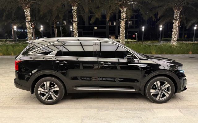 Kia Sorento White Interior - image 4