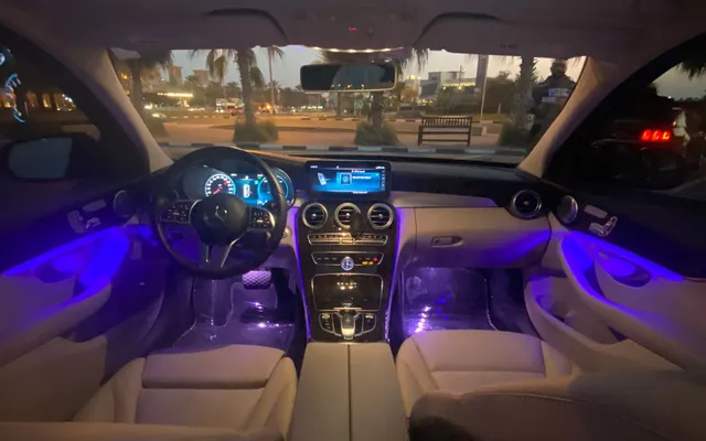 Mercedes Benz C-300 - image 3