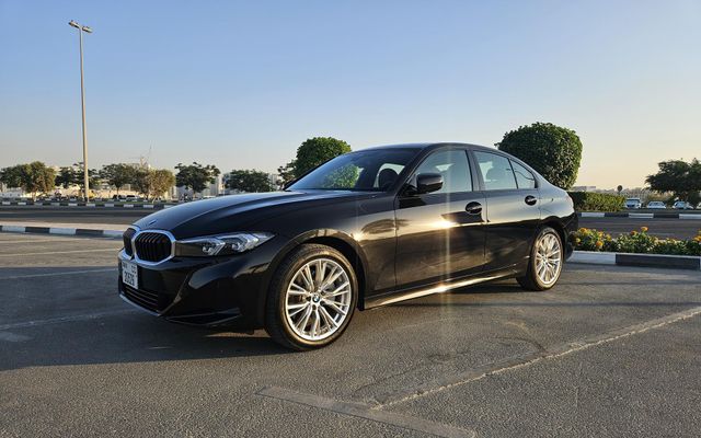 BMW 330i 2023 - image 1