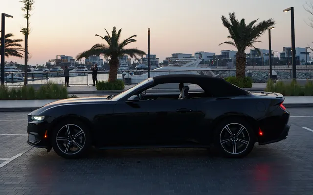 Ford Mustang Cabrio - image 2