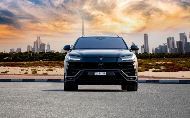 Lamborghini Urus Black - image 3