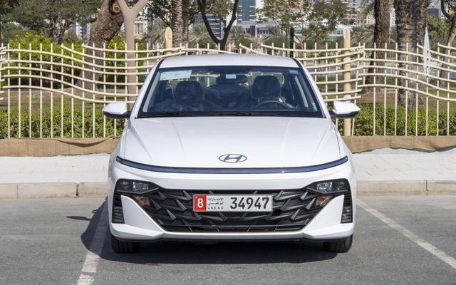 Hyundai Accent STD - image 2
