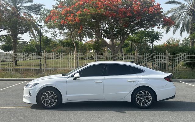 Hyundai Sonata - image 3