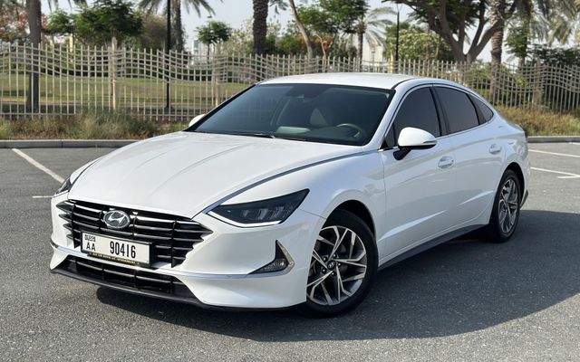 Hyundai Sonata - image 1