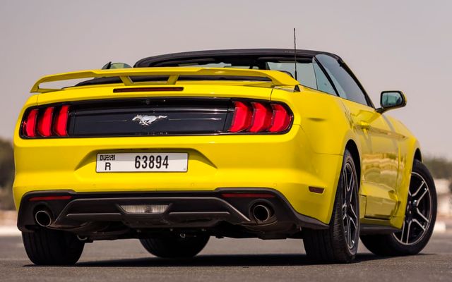 Ford Mustang - image 4