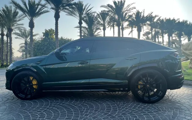 LAMBORGHINI URUS MY20 - image 2