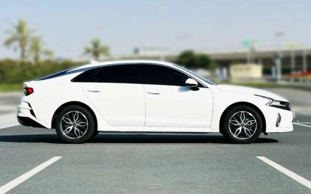 Kia K5 - image 2