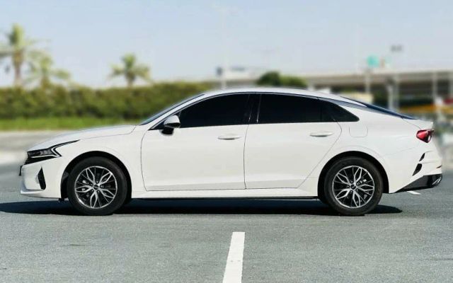 Kia K5 - image 4