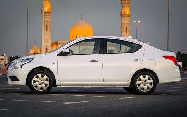 NISSAN SUNNY - image 3