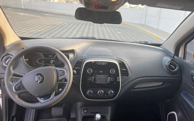 RENAULT CAPTUR - image 4