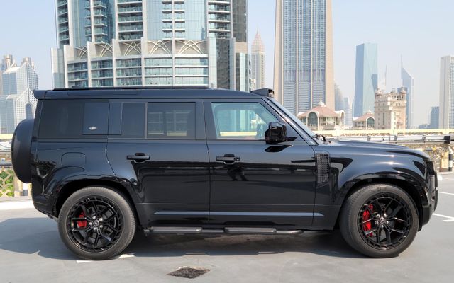 Land Rover Defender - image 3