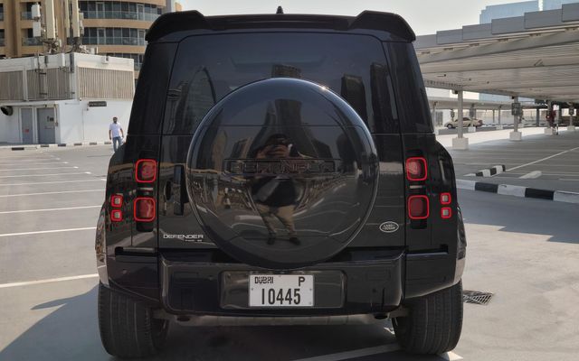 Land Rover Defender - image 4