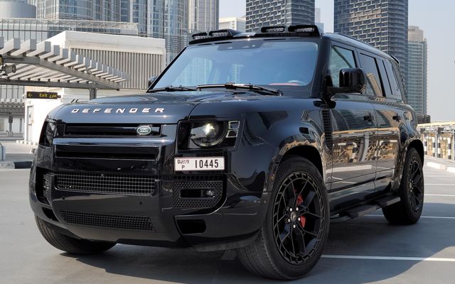 Land Rover Defender - image 1