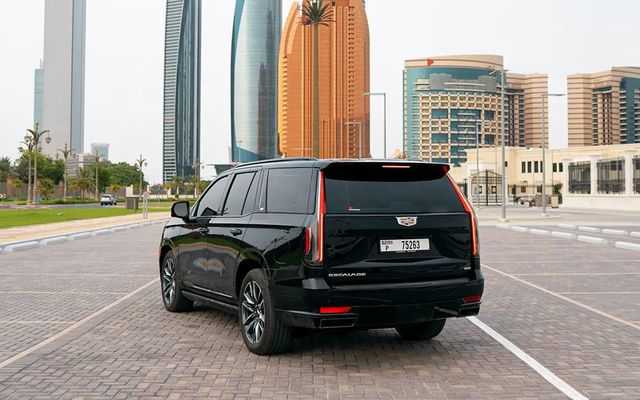 Cadillac Escalade - image 4