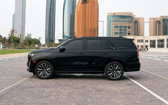 Cadillac Escalade - image 2