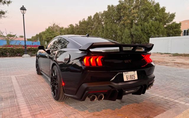 Ford Mustang - image 4