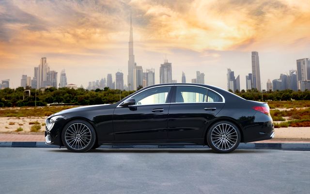 Mercedes Benz C200 Black - image 2