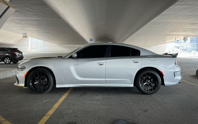 Dodge Charger - image 2
