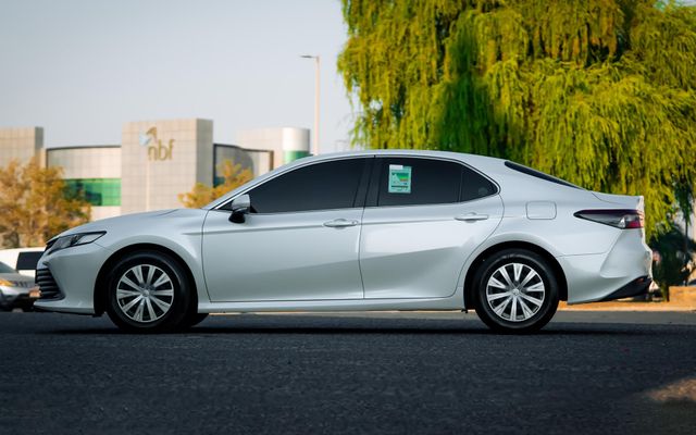 TOYOTA CAMRY - image 2