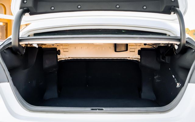 TOYOTA CAMRY - image 4