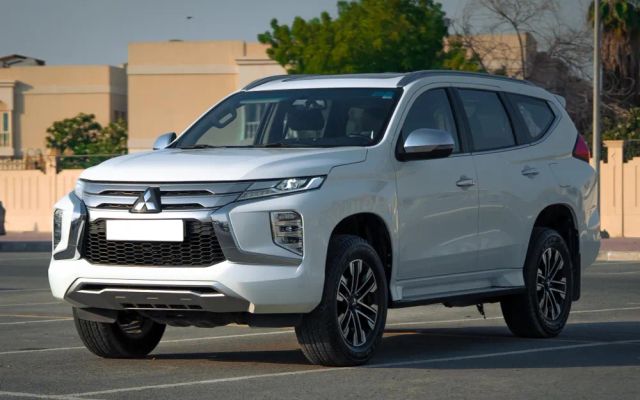 MITSUBISHI MONTERO - image 1