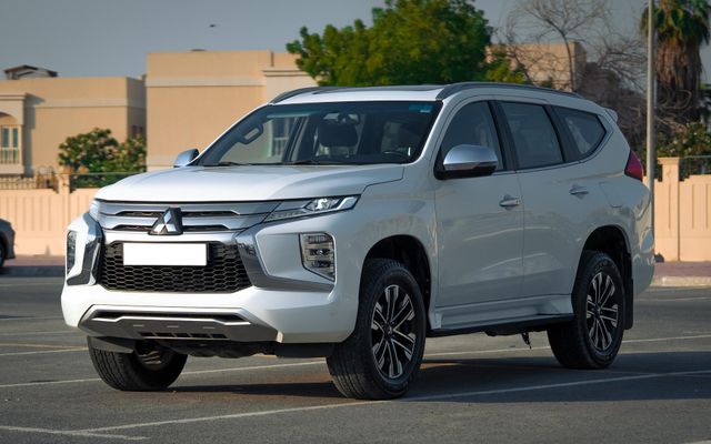 MITSUBISHI MONTERO - image 1