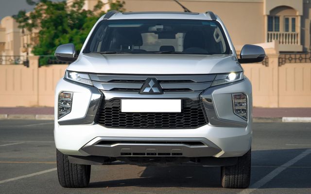 MITSUBISHI MONTERO - image 3