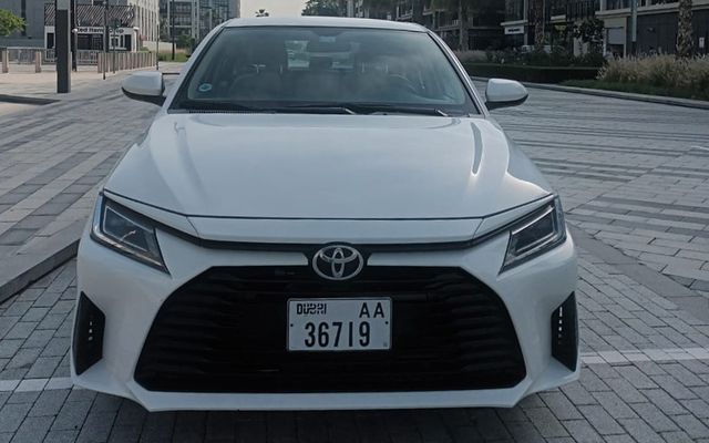 Toyota Yaris - image 3