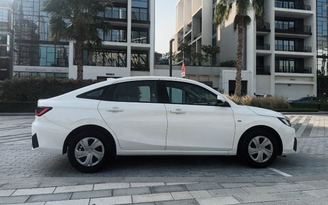 Toyota Yaris - image 2