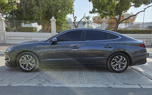 Hyundai Sonata - image 2
