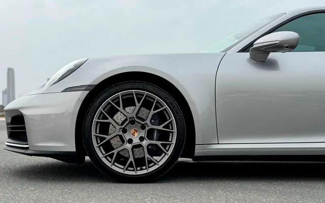 PORSCHE 911 COUPE - image 4