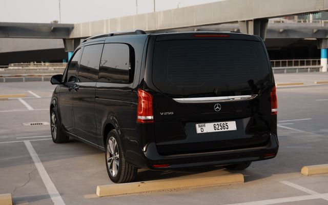 MERCEDES BENZ V250 - 2022 - image 4